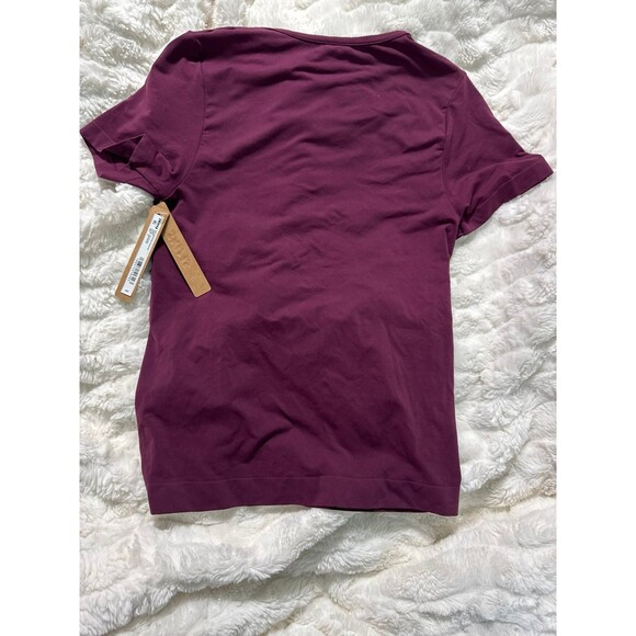 Skims Soft Smoothing Seamless Short Sleeve T- Shirt - Medium Deep Berry - Picture 4 of 4